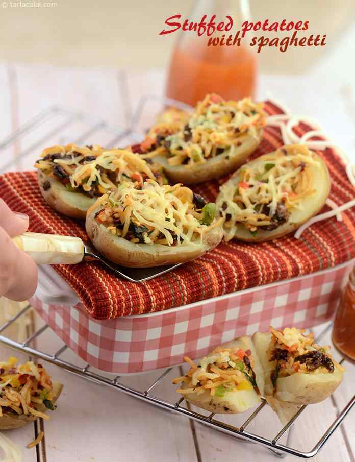 स्टफ्ड पोटैटो विद स्पैगटी रेसिपी, Stuffed Potatoes with Spaghetti Recipe In Hindi